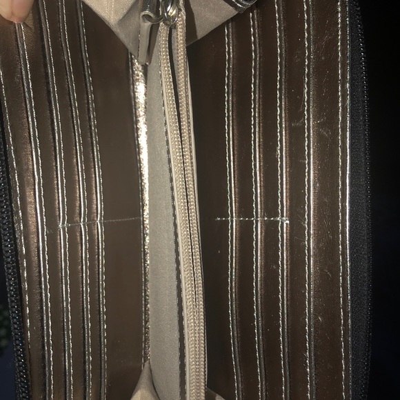 Sak wallet light weight with spots for all your ids and cards. - Picture 3 of 3